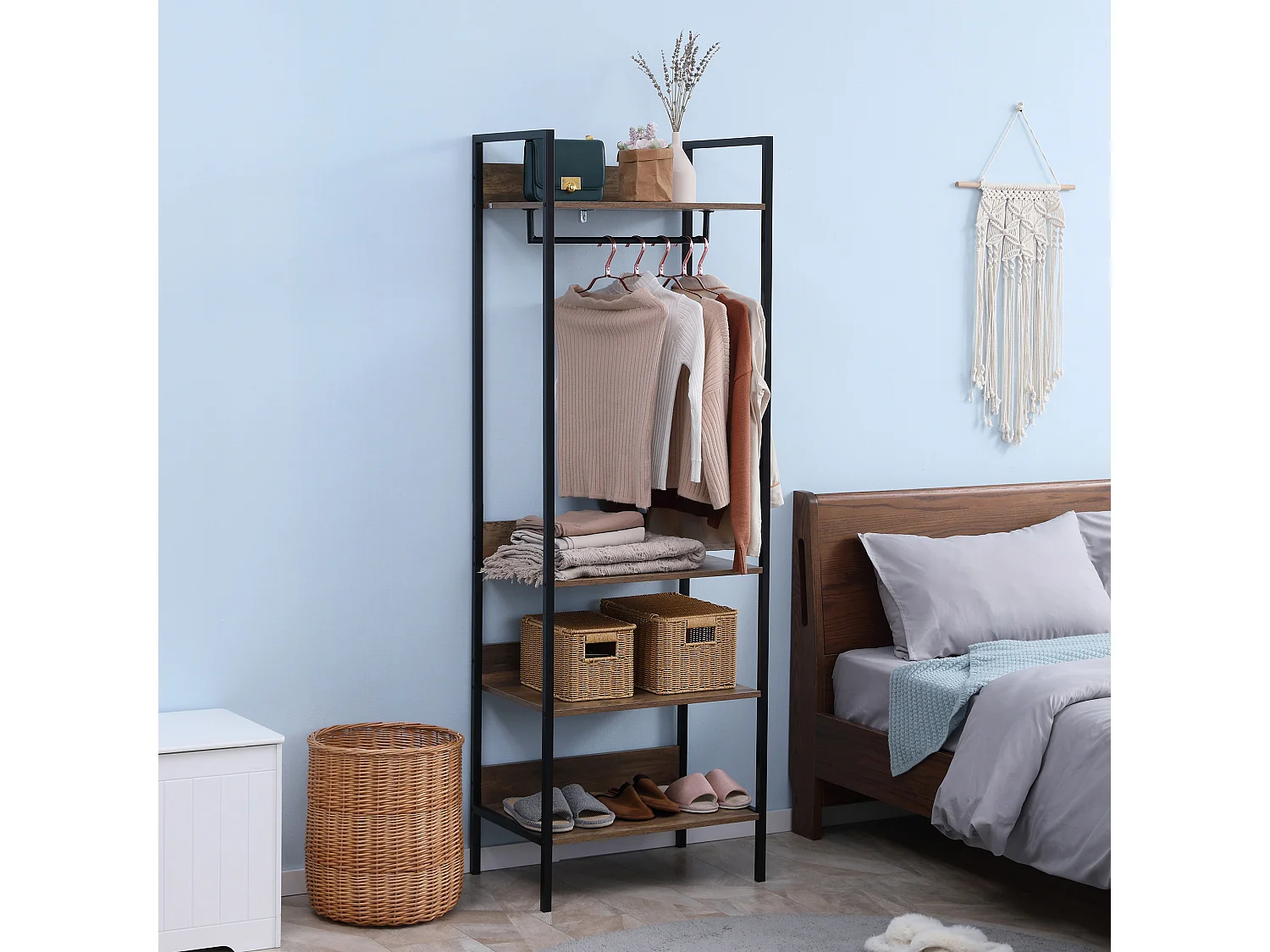 Penderie portant à vêtements style industriel 4 étagères barre penderie métal noir panneaux aspect bois