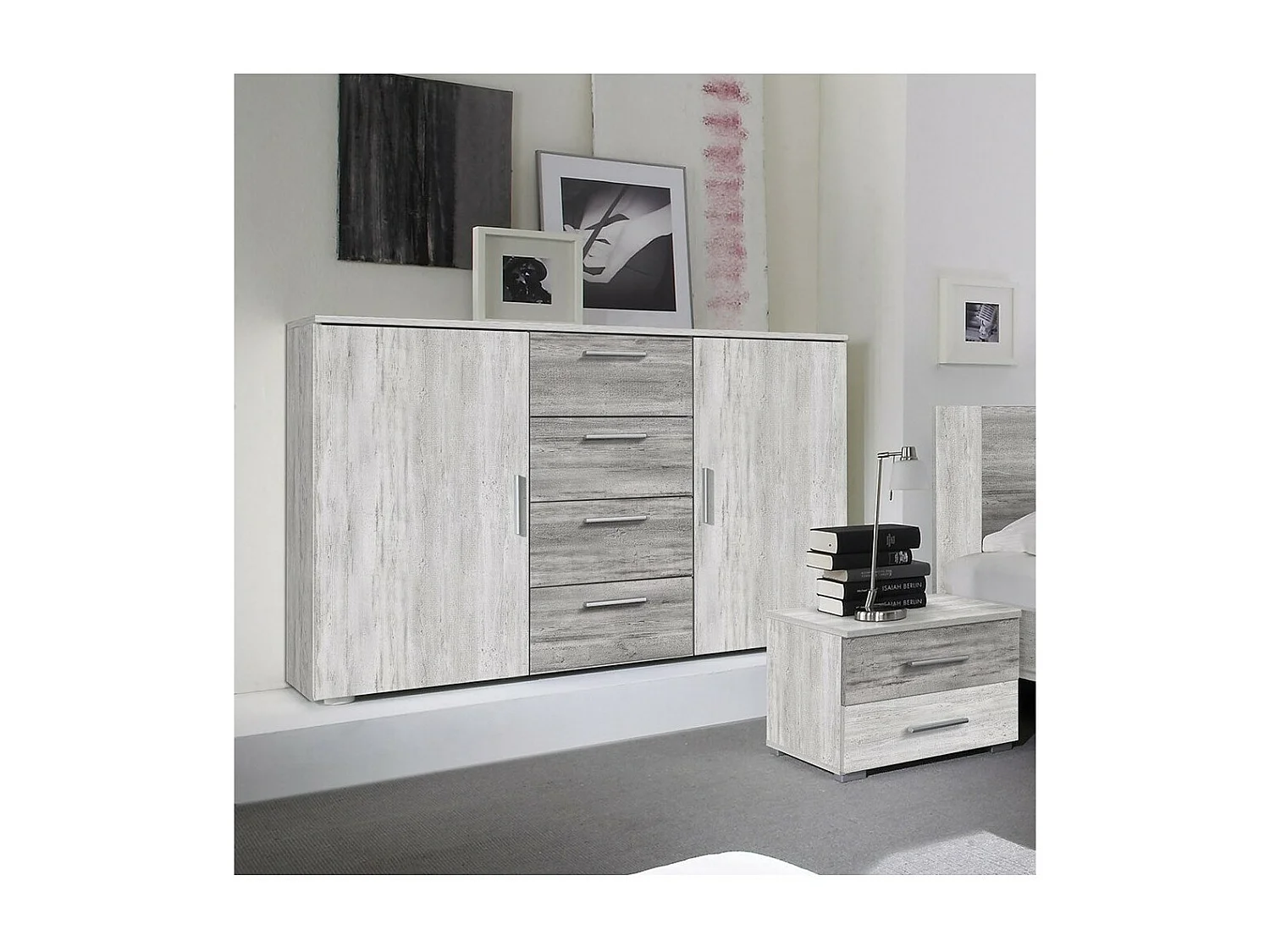 Cômoda com 2 portas e 4 gavetas de 130cm. Coleção IRINA em imitação de madeira cinza claro e cinza escuro.