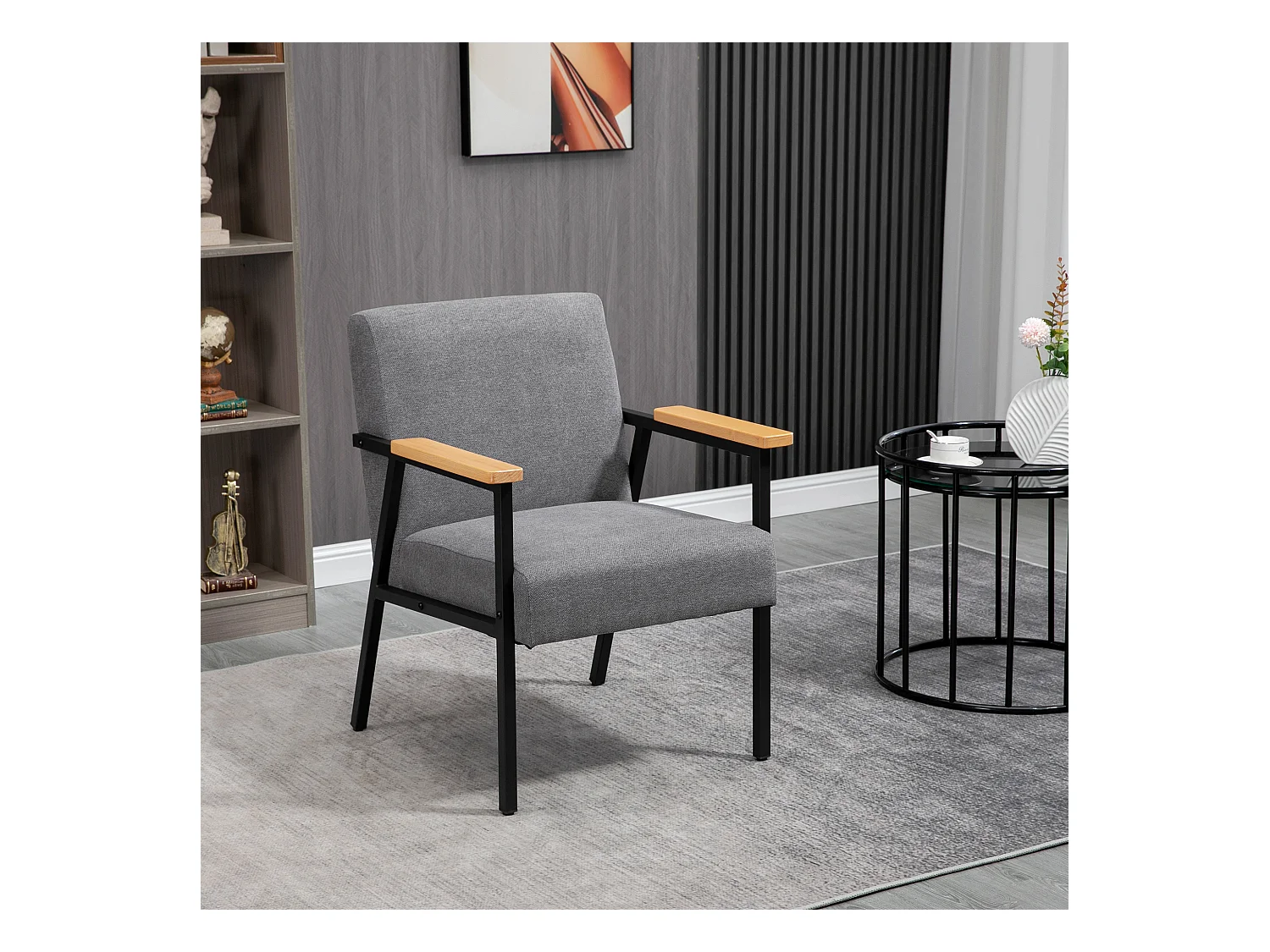 Fauteuil lounge style néo-rétro structure acier noir accoudoirs bois hévéa revêtement tissu aspect lin gris