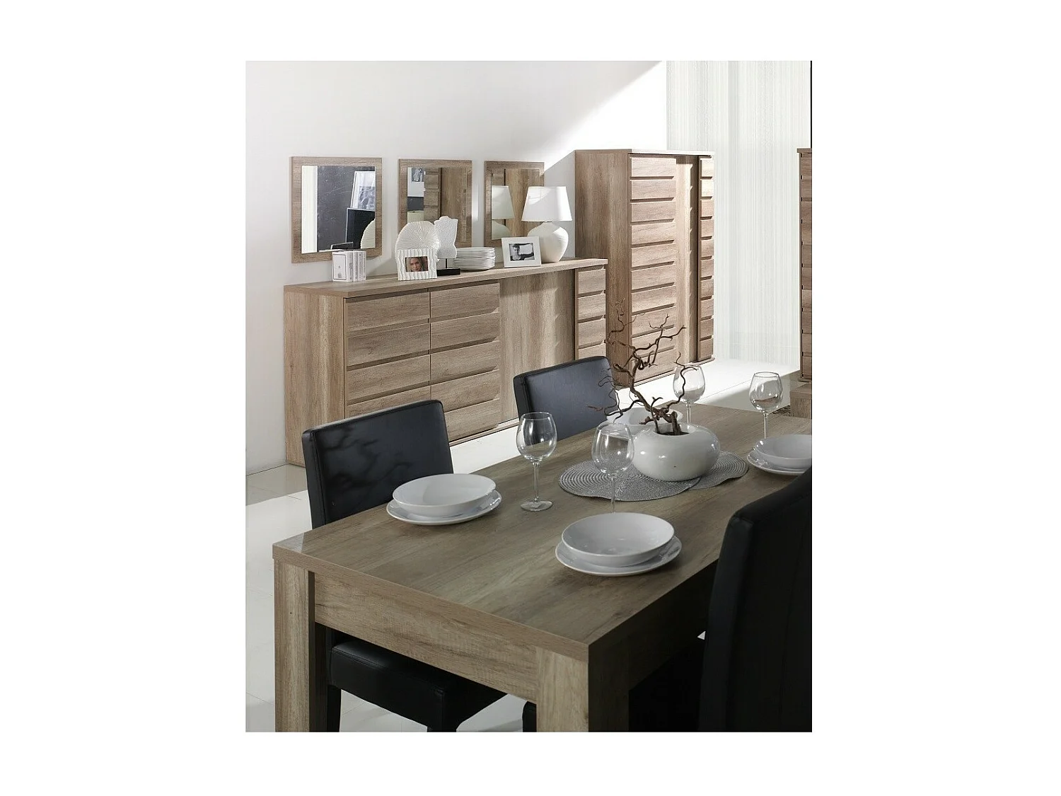 ROMI eetkamerset. Buffet, bar, spiegels, tafel 160 cm.