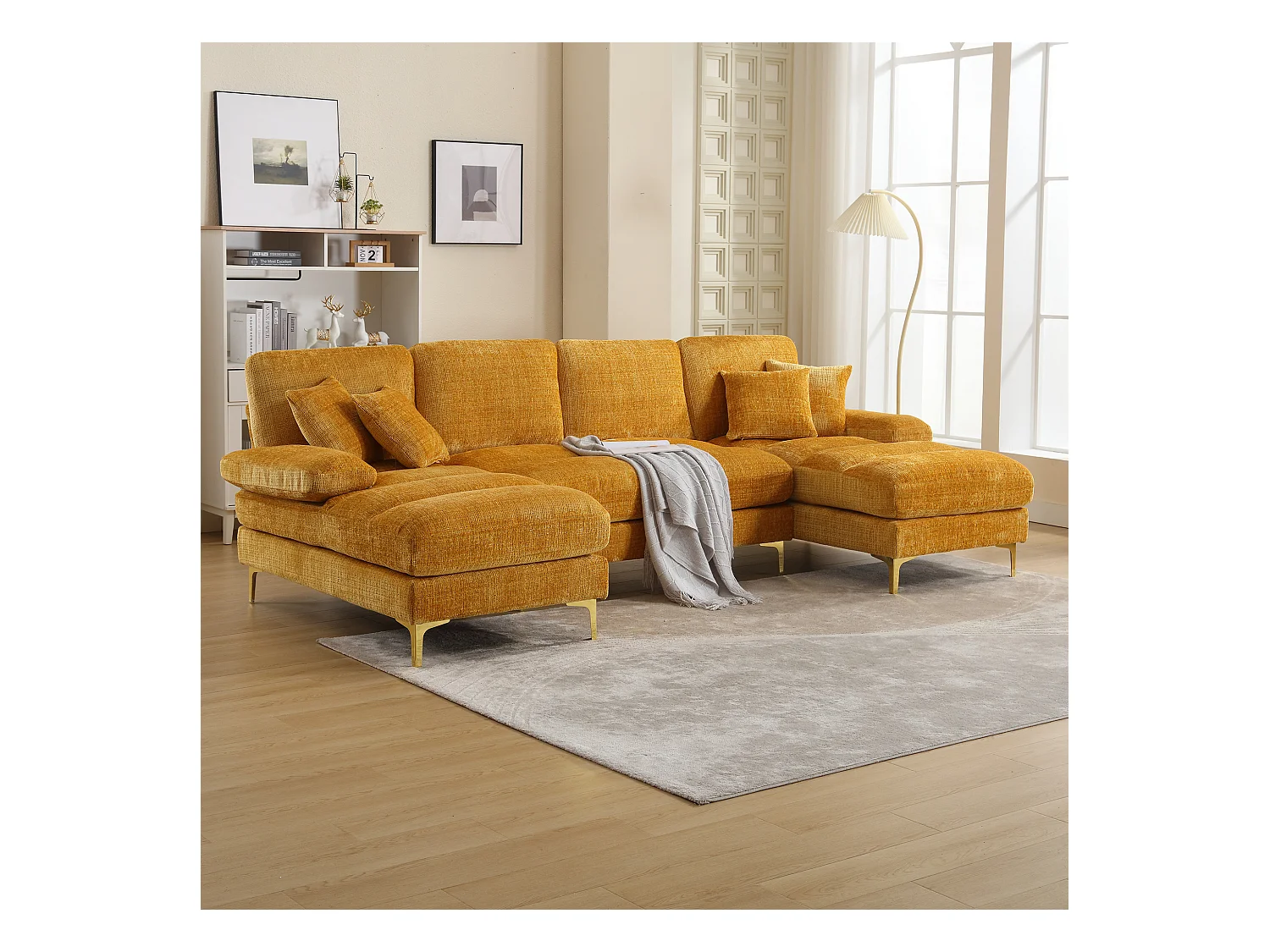 Żółta sofa w kształcie litery U z szenili, tapicerowana, z poduszkami i poduszkami dekoracyjnymi, do salonu i sypialni