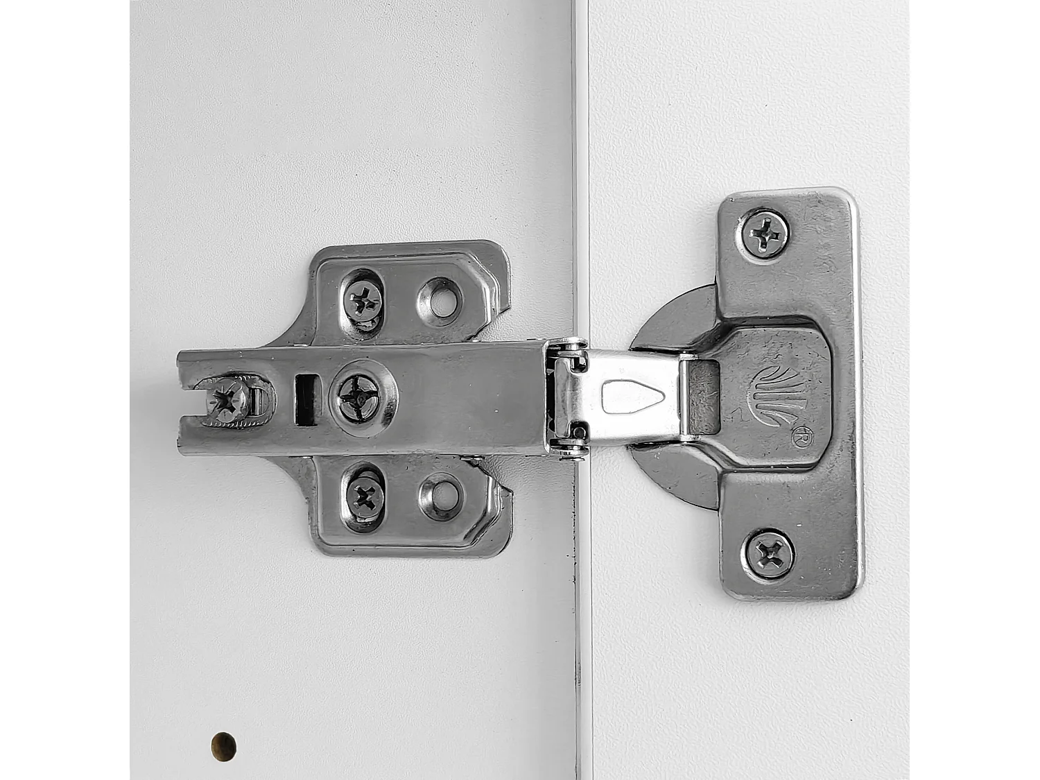 Meuble à chaussures blanc avec tiroirs, portes texturées, étagères réglables, poignées et pieds dorés - design élégant