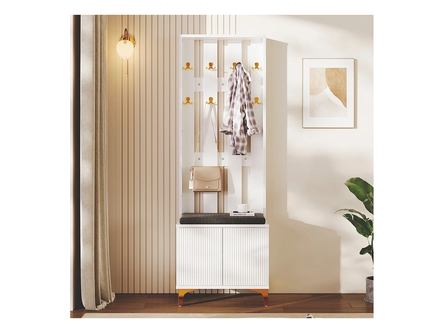 Portemanteau blanc avec banc à chaussures – portes à vague, crochets dorés et étagères réglables – meuble d’entrée moderne