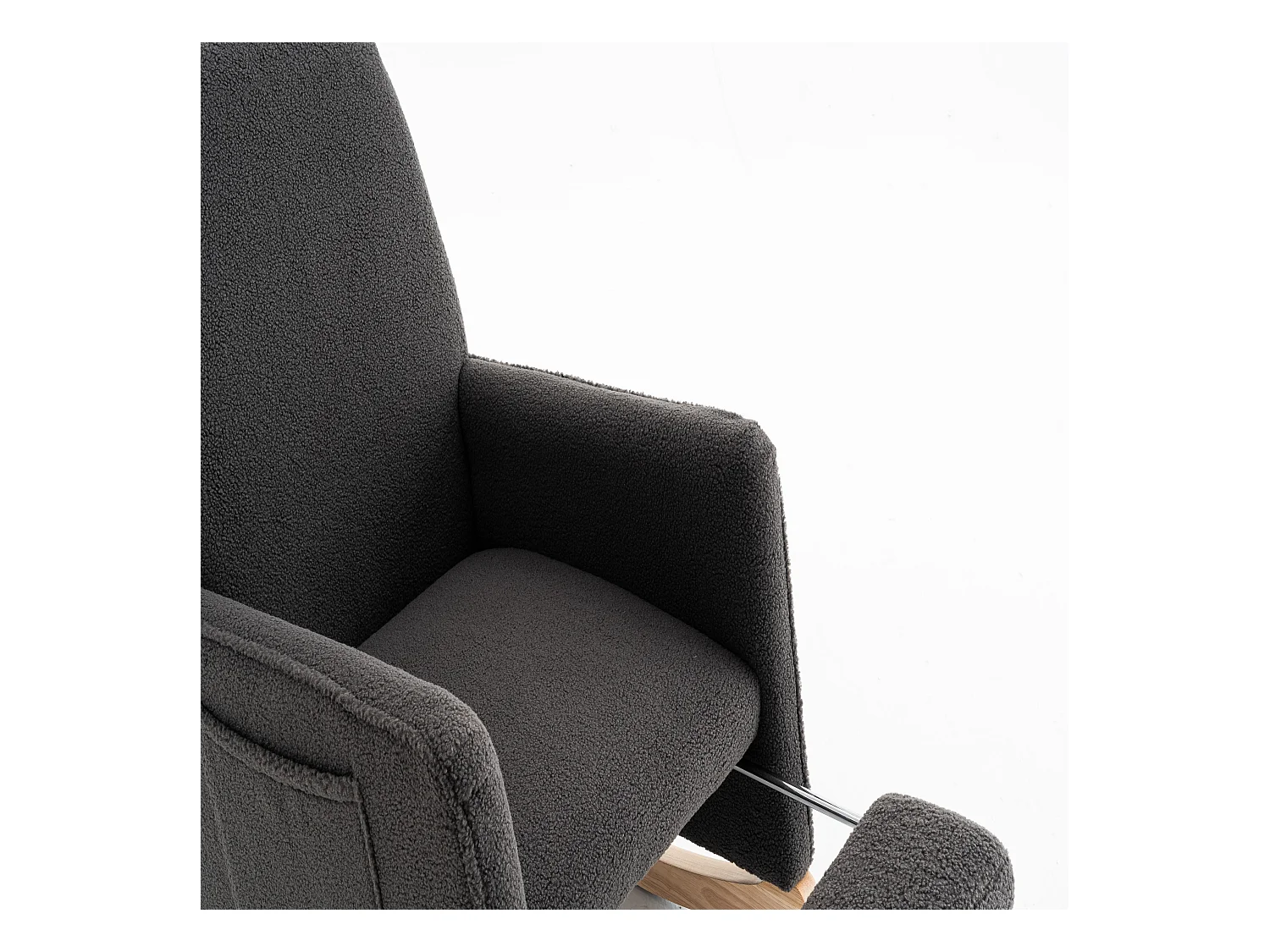 Fotel bujany do salonu, ciemnoszary plusz, fotel bujany z wysuwanym podnóżkiem, rama drewniana