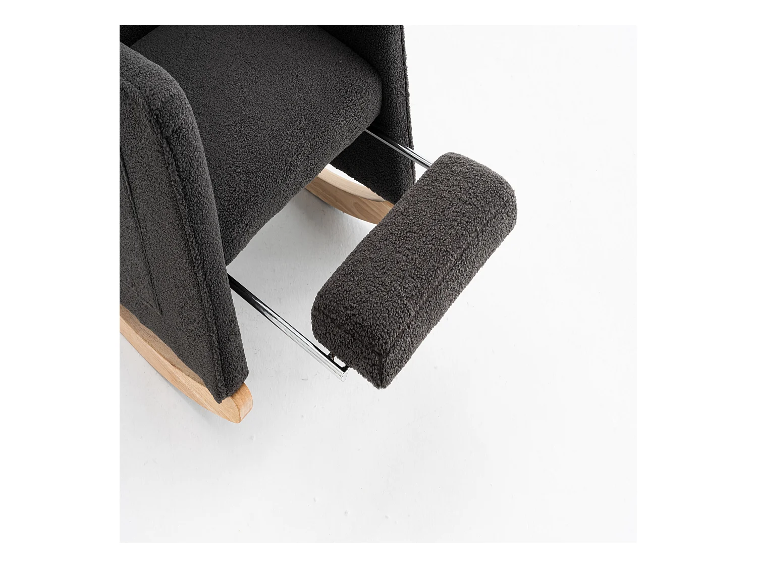 Fotel bujany do salonu, ciemnoszary plusz, fotel bujany z wysuwanym podnóżkiem, rama drewniana