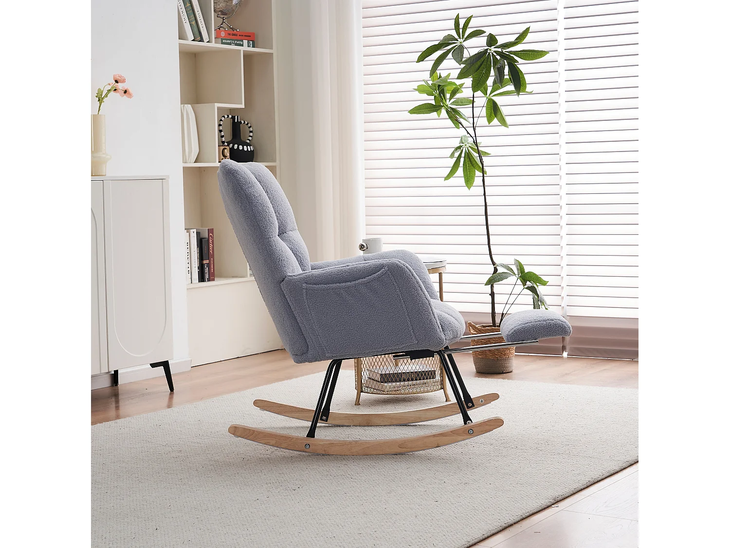 Tapicerowany fotel bujany, plusz, szary fotel bujany z wysuwanym podnóżkiem, metalowa rama