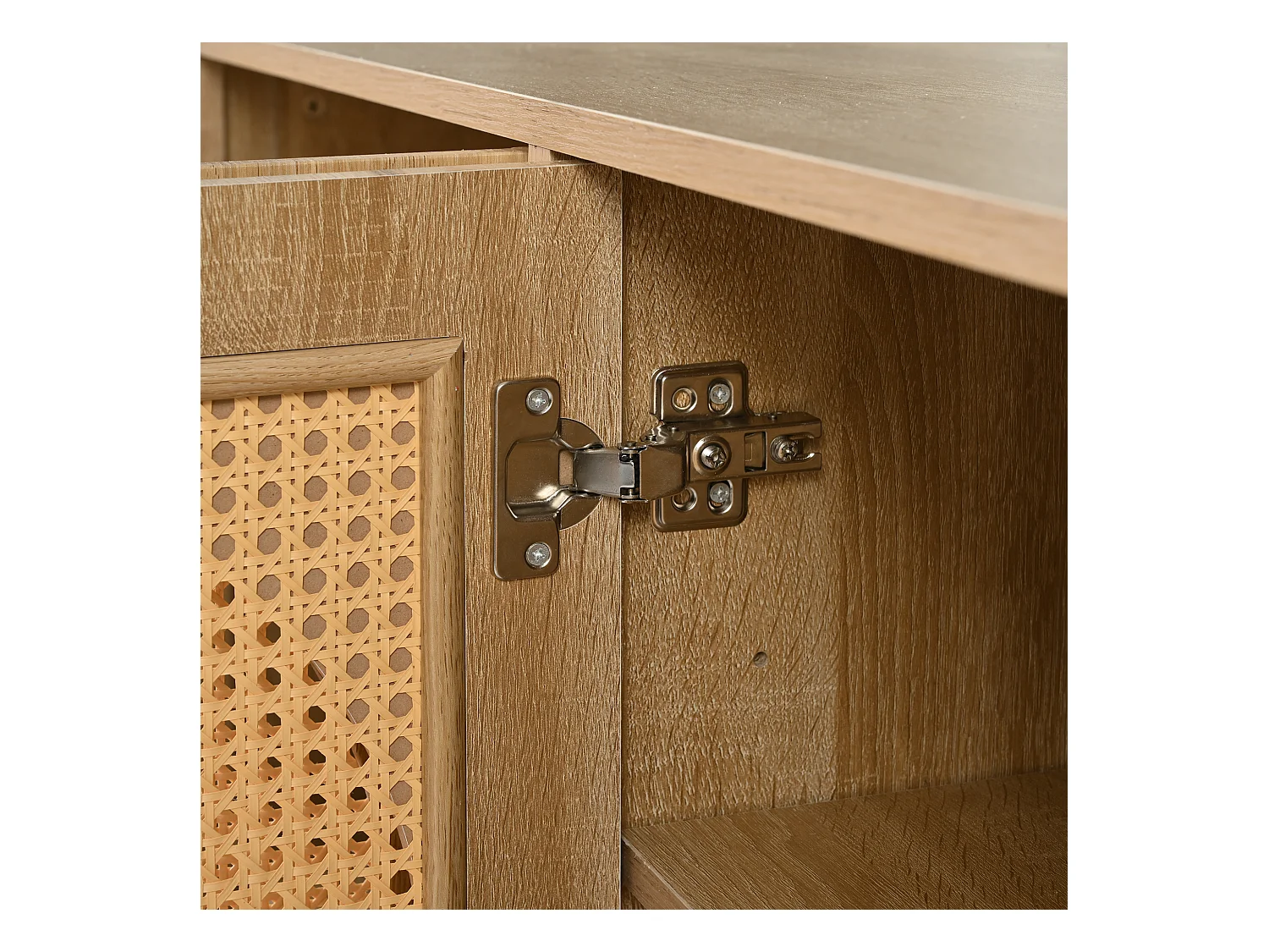 Holzfarbenes Sideboard mit 4 Rattantüren und verstellbaren Einlegeböden, Metallgriffe, für Wohn- und Esszimmer