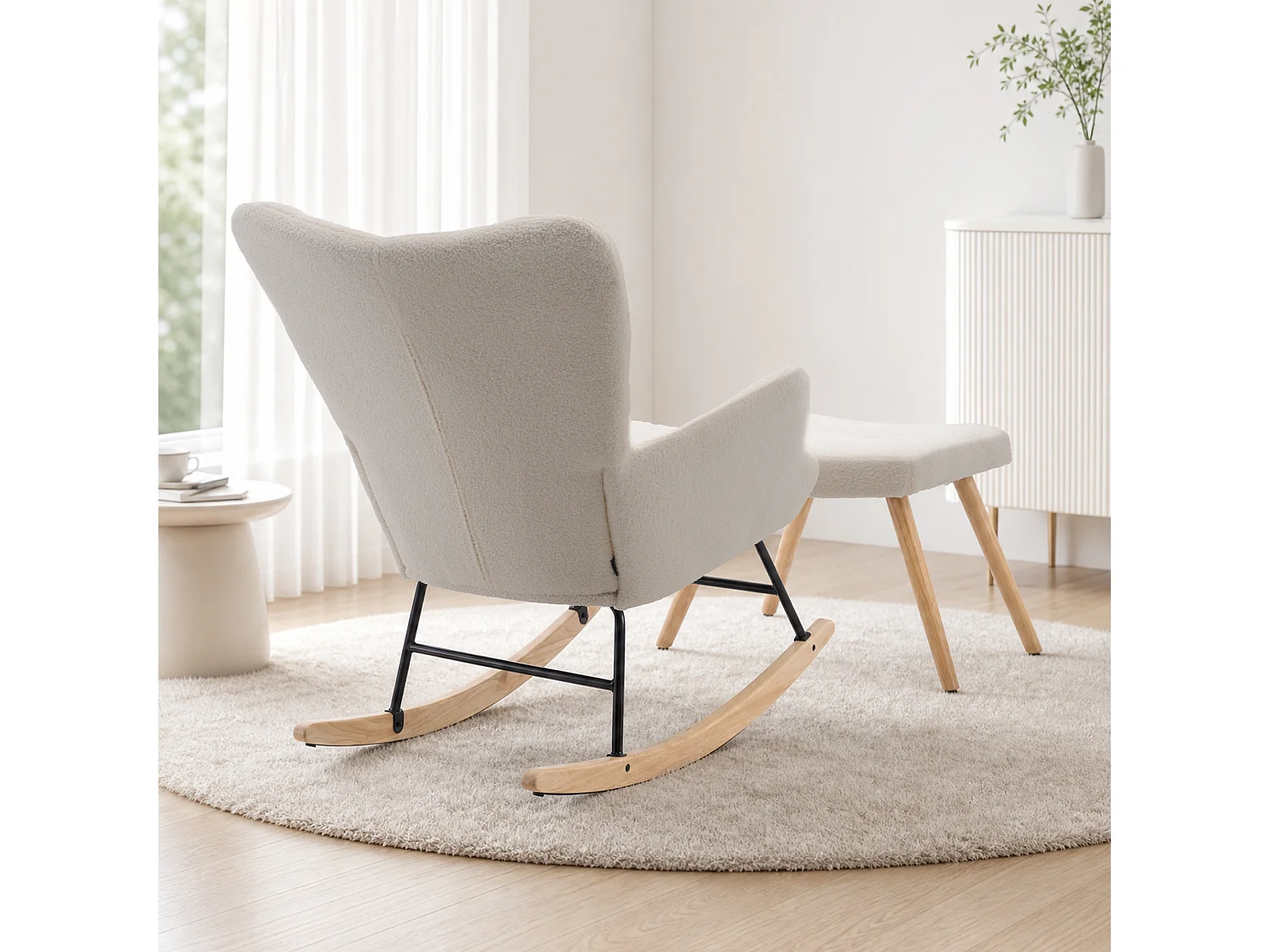 Rocking Chair, fauteuil à bascule en tissu blanc cassé avec repose-pieds