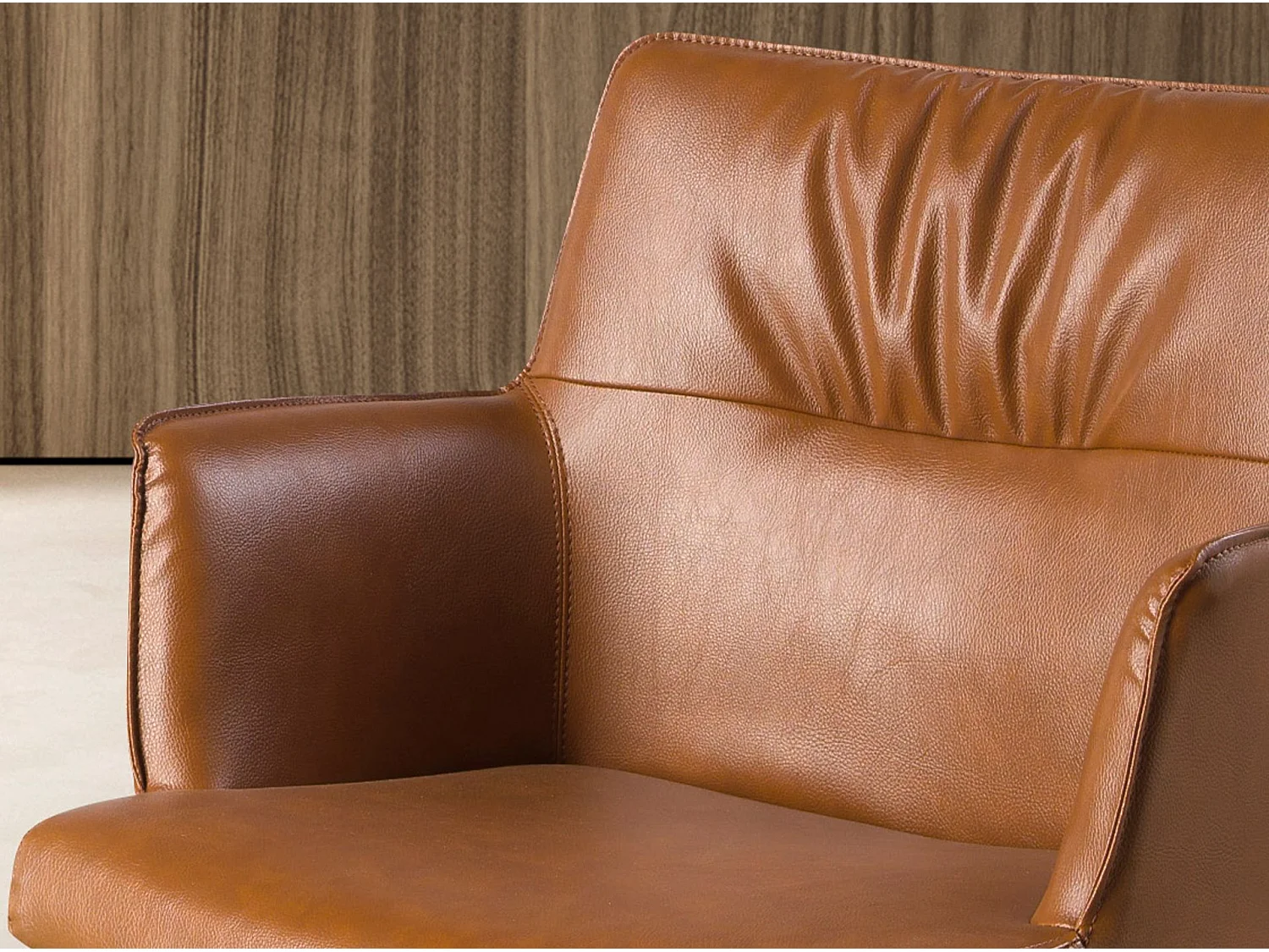 Chaise pivotante en simili-cuir marron cognac 4193 ANGEL CERDA