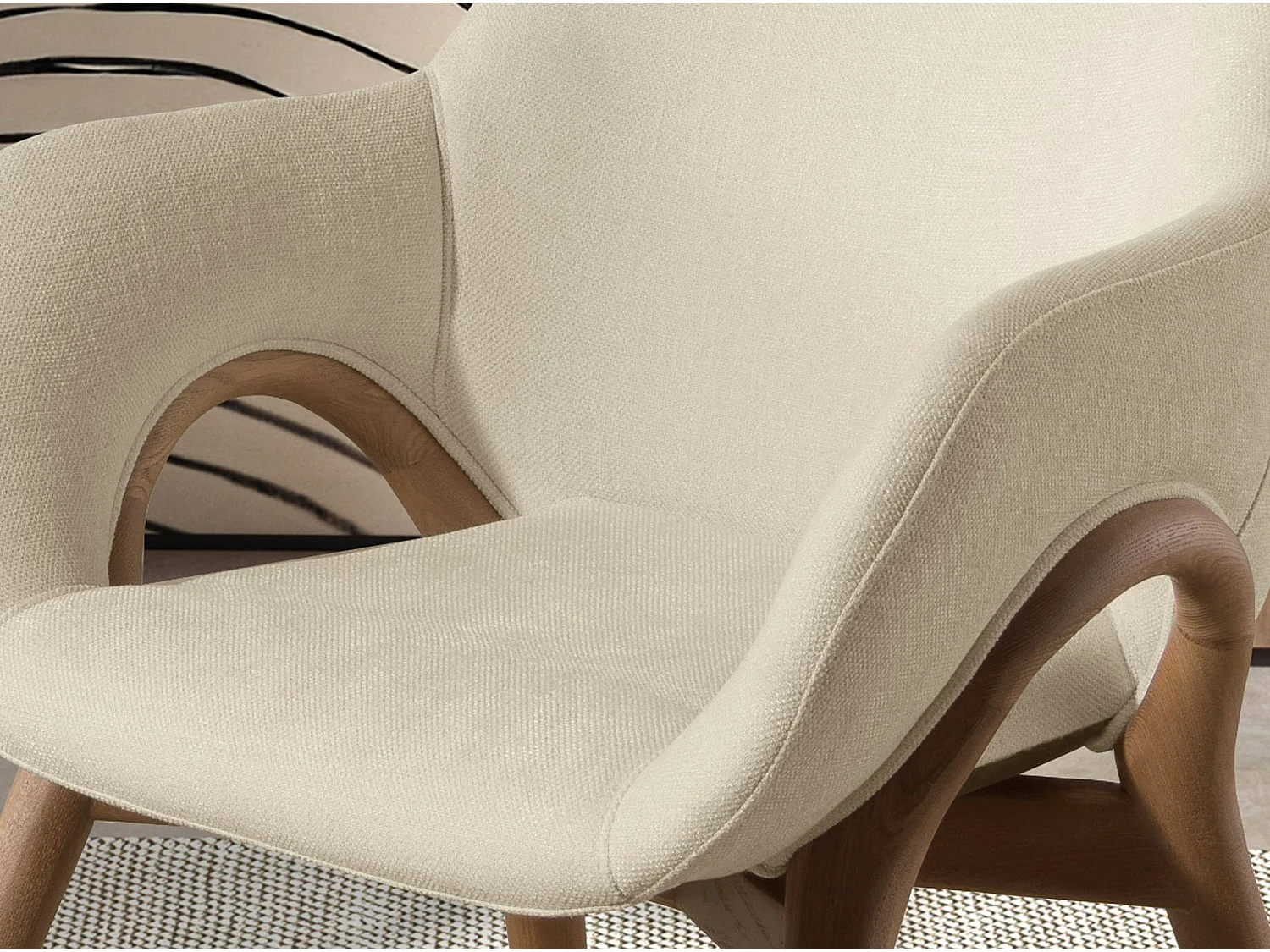 Beigefarbener Stoffstuhl