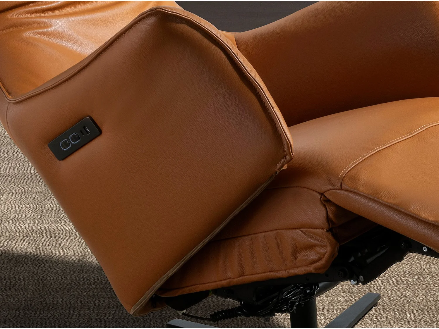 Fauteuil pivotant en cuir brun 5137 ANGEL CERDA