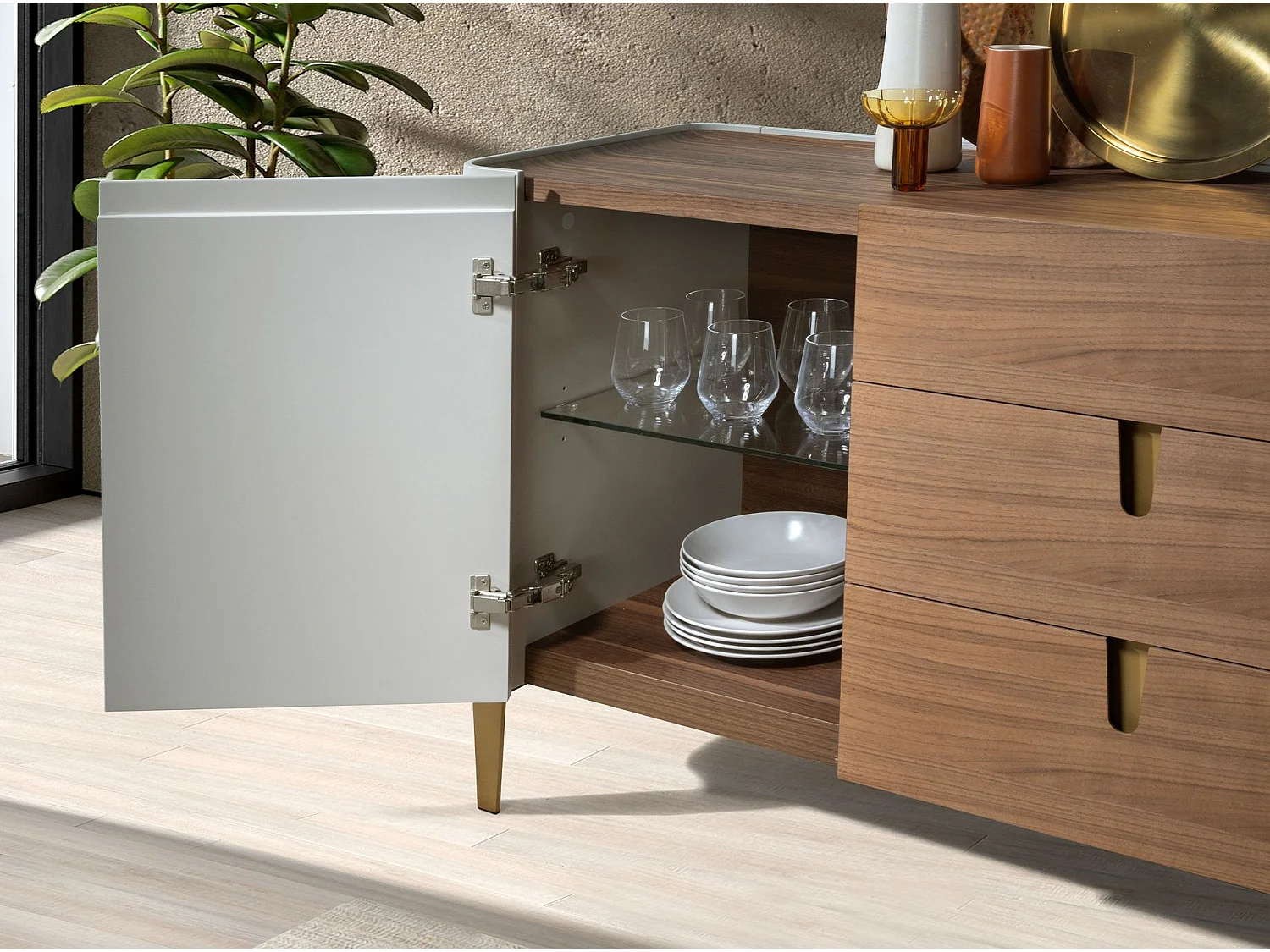 Buffet en noyer, beige, acier poli doré et plateau en noyer 3274 ANGEL CERDA