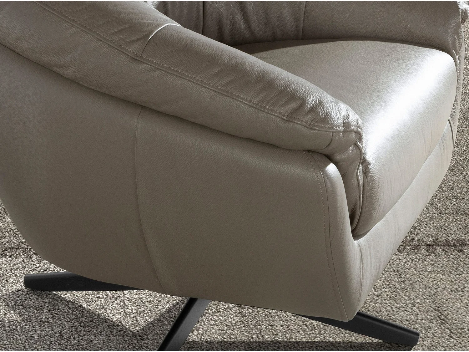 Fauteuil pivotant en cuir gris 5138 ANGEL CERDA