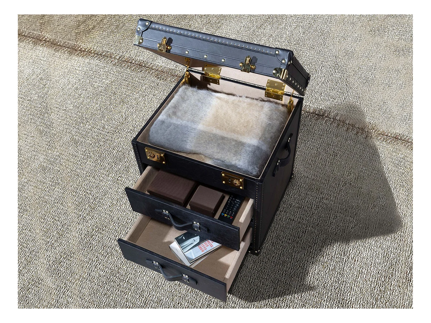 Schwarzer Lederkoffer