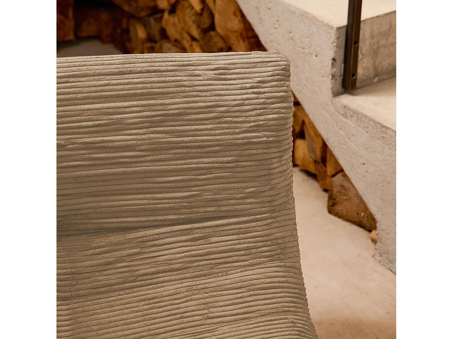 Chauffeuse velours côtelé 1 place taupe L 91 x P 105 x H 72 cm - SOKOL