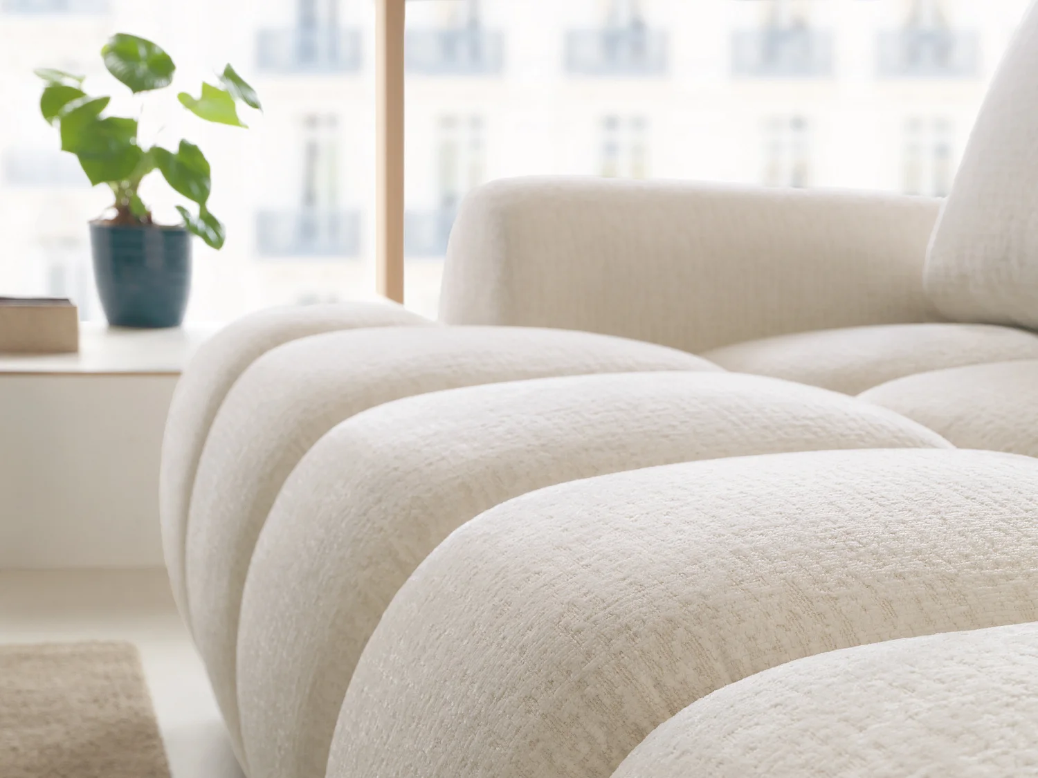 Højre hjørnesofa med beige chenillestof, kan konverteres FARNETA