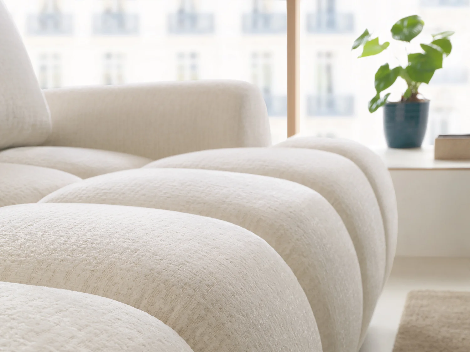 Vänstervänd bäddsoffa i beige chenilletyg FARNETA