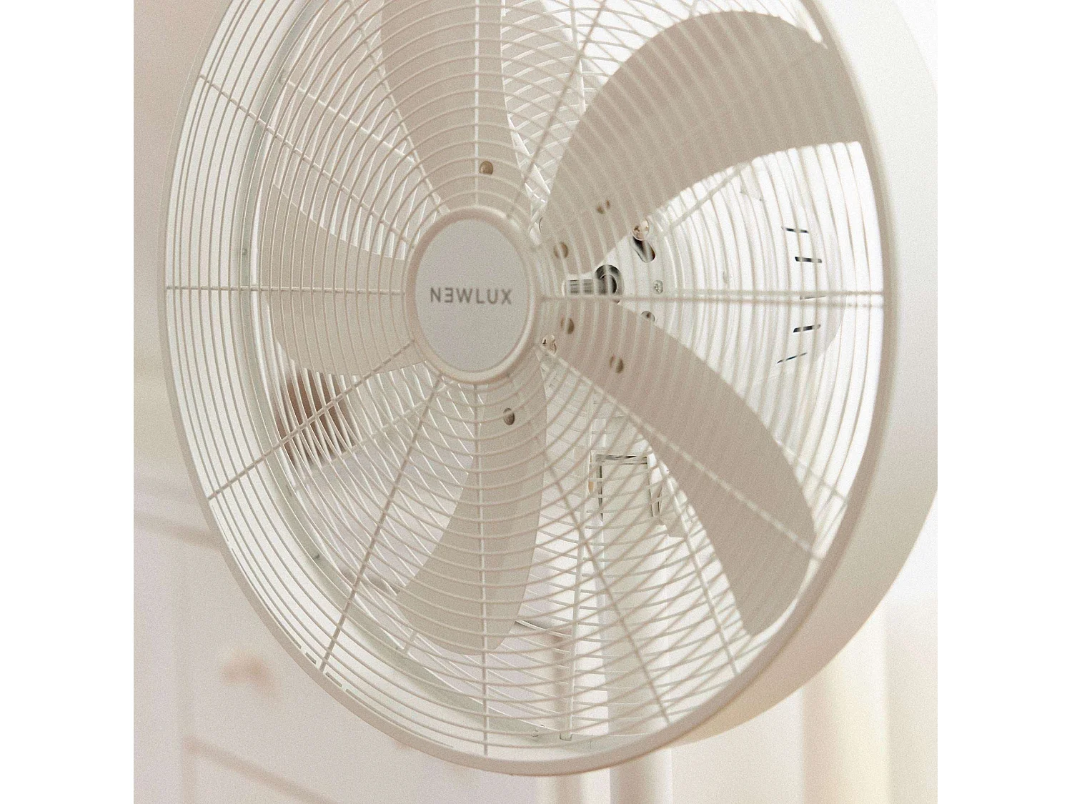 Ventilador de Pie  Tripod W3050 Blanco - Newlux