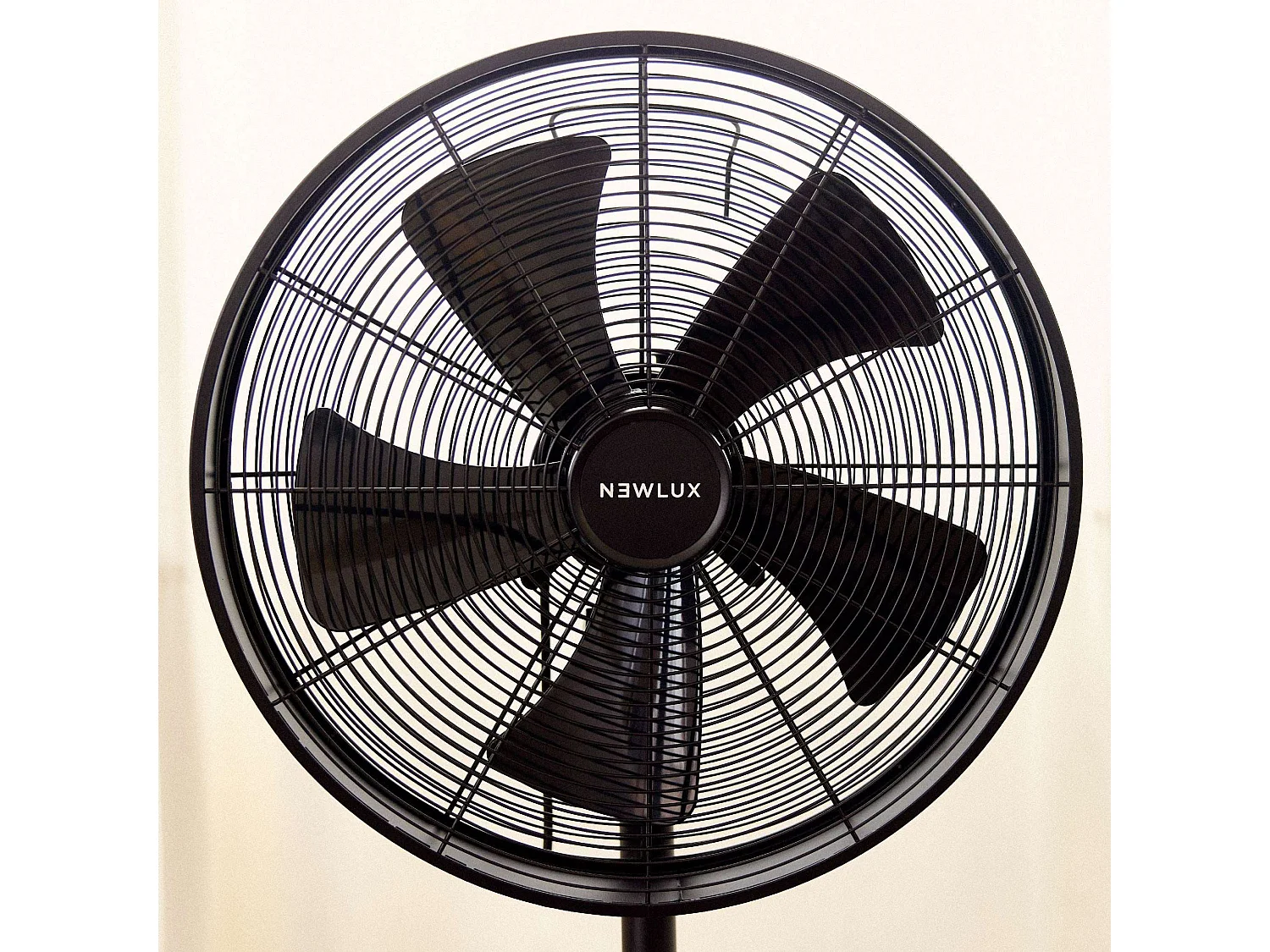 Ventilador de Pie  Smart 5 W1250 Negro - Newlux