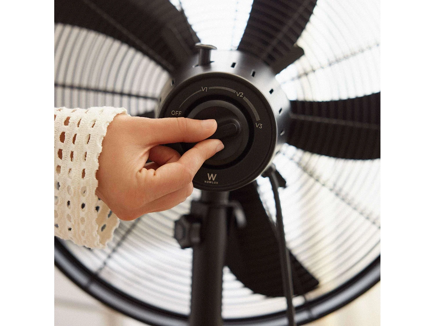 Ventilador de Pie  Tripod W3050 Negro - Newlux