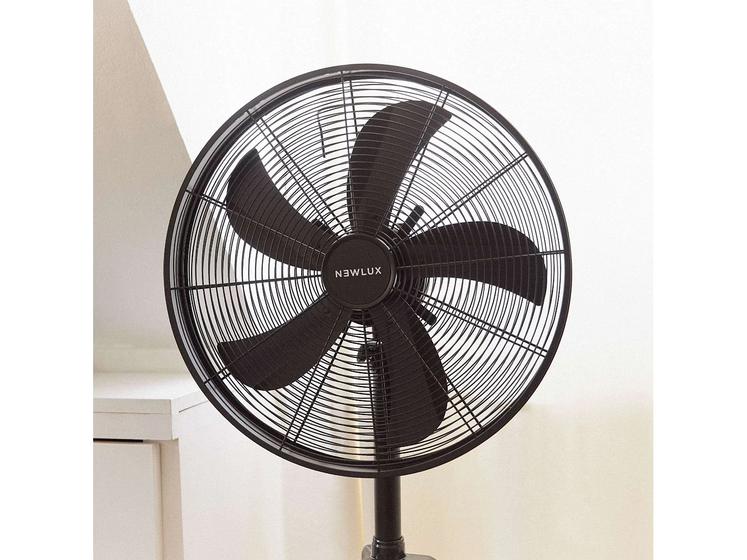 Ventilador de Pie  Tripod W3050 Negro - Newlux