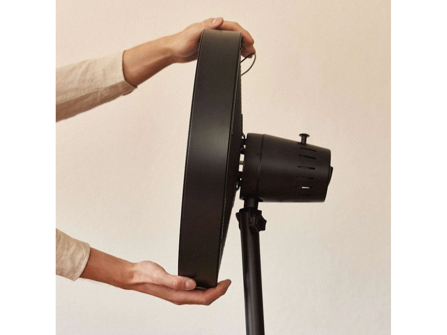 Ventilador de Pie  Tripod W3050 Negro - Newlux