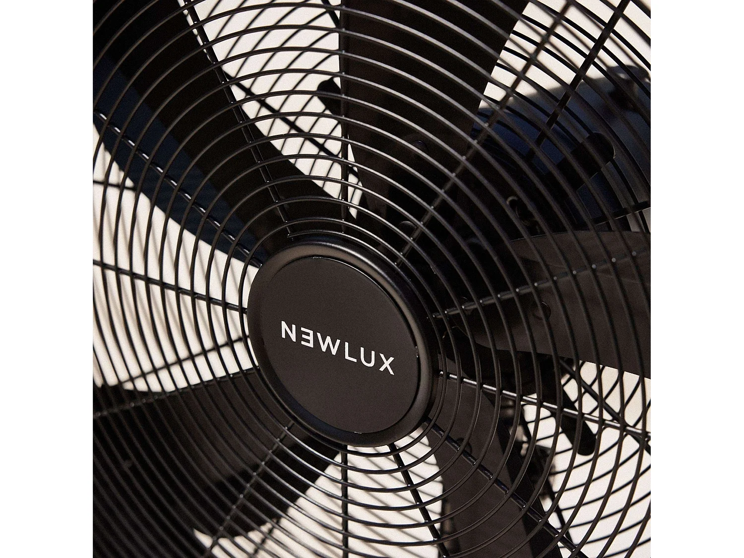 Ventilador de Pie  Tripod W3050 Negro - Newlux