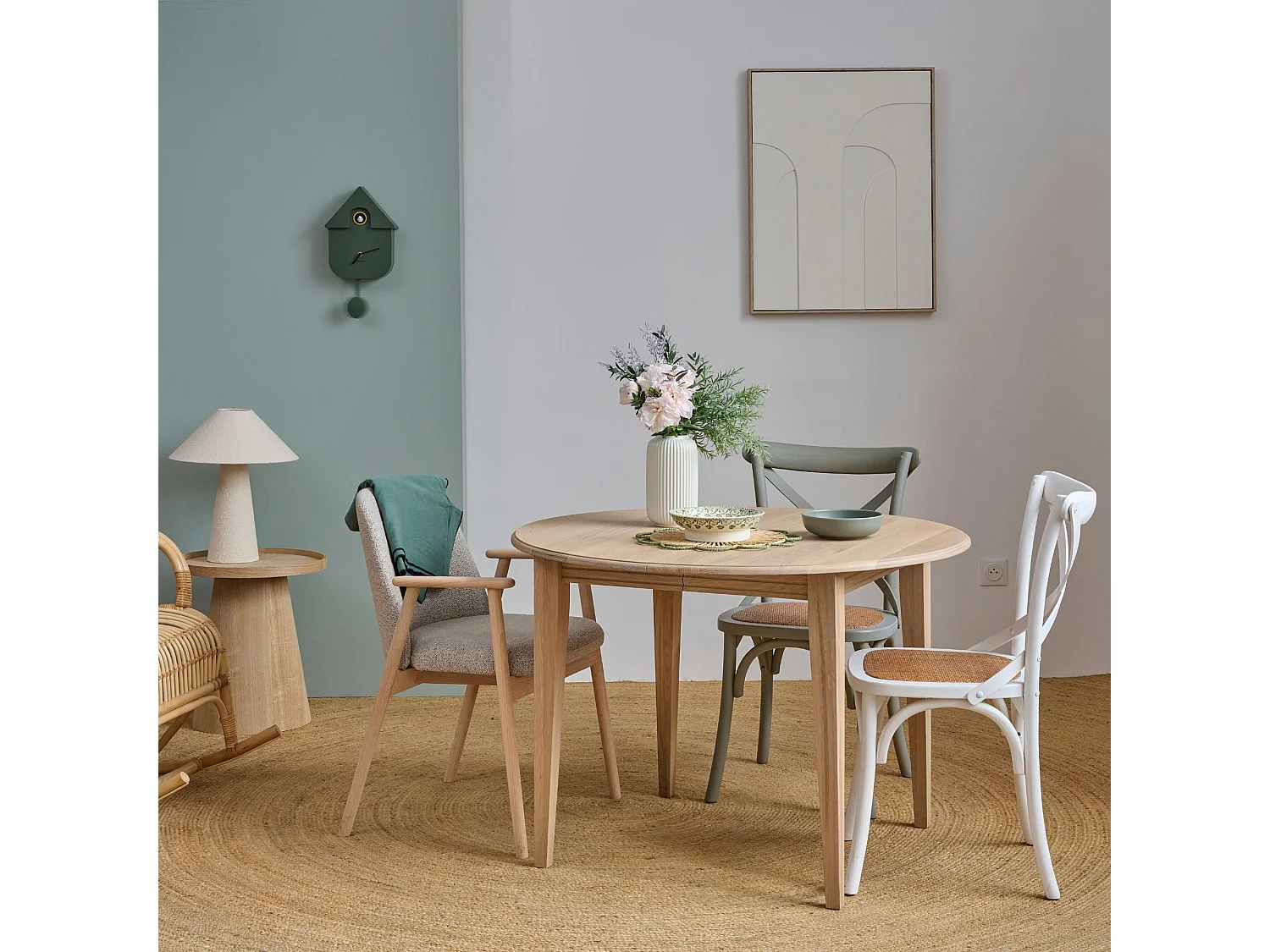 Table ronde extensible chêne blanchi 4/6 places D105 pieds fuseau - VICTORIA