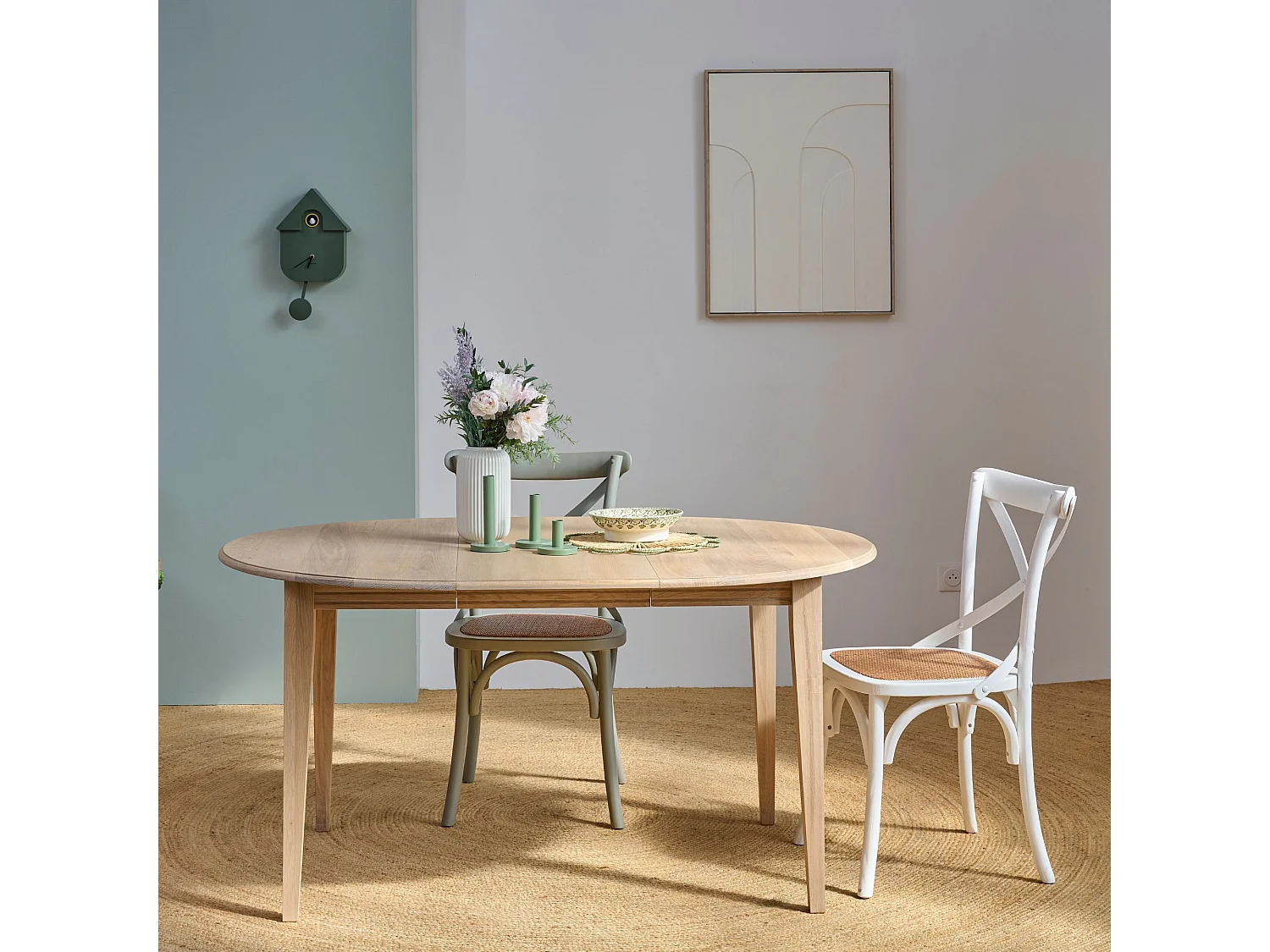 Table ronde extensible chêne blanchi 4/6 places D105 pieds fuseau - VICTORIA