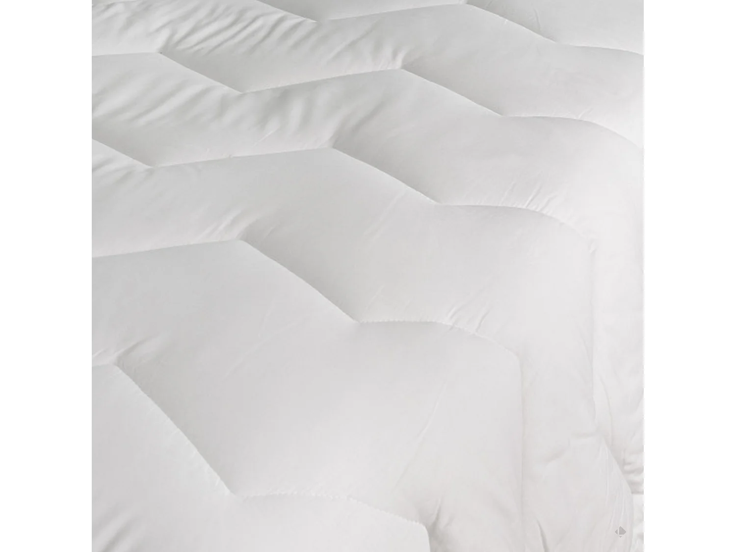 Couette tempérée 240x220 cm BAMBOU garnissage 50% viscose de bambou 50% polyester 300 g/m2
