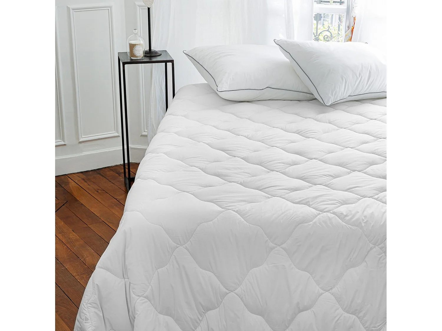 Couette tempérée 240x220 cm CELESTE garnissage fibre polyester 350 g/m2