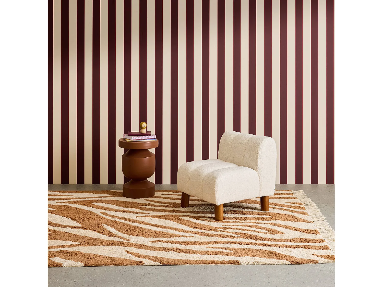 Fauteuil enfant pieds arrondis bois d'hévéa et bouclette blanche L 47 x P 56.5 x H 52.5cm - Angel