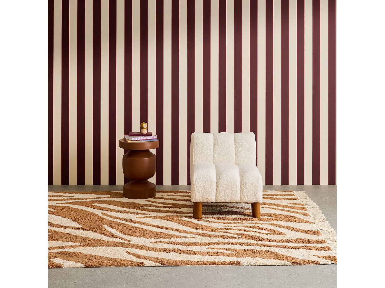 Fauteuil enfant pieds arrondis bois d'hévéa et bouclette blanche L 47 x P 56.5 x H 52.5cm - Angel