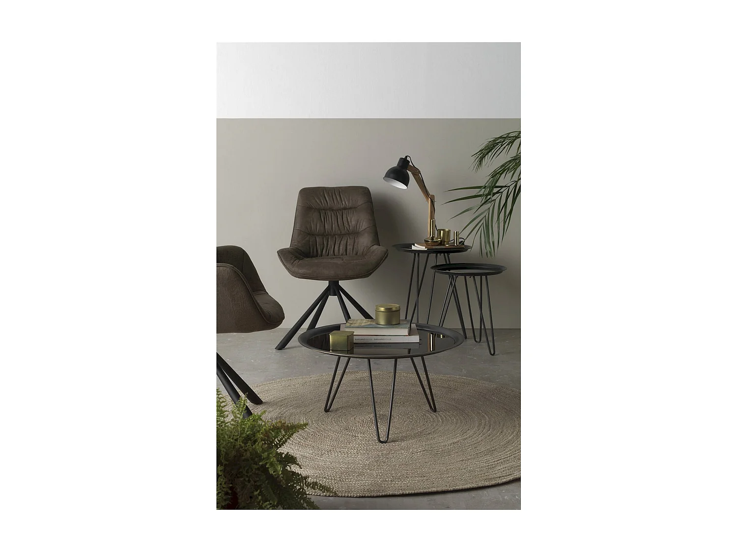 Table basse ronde métal noir plateau verre élégant intérieur