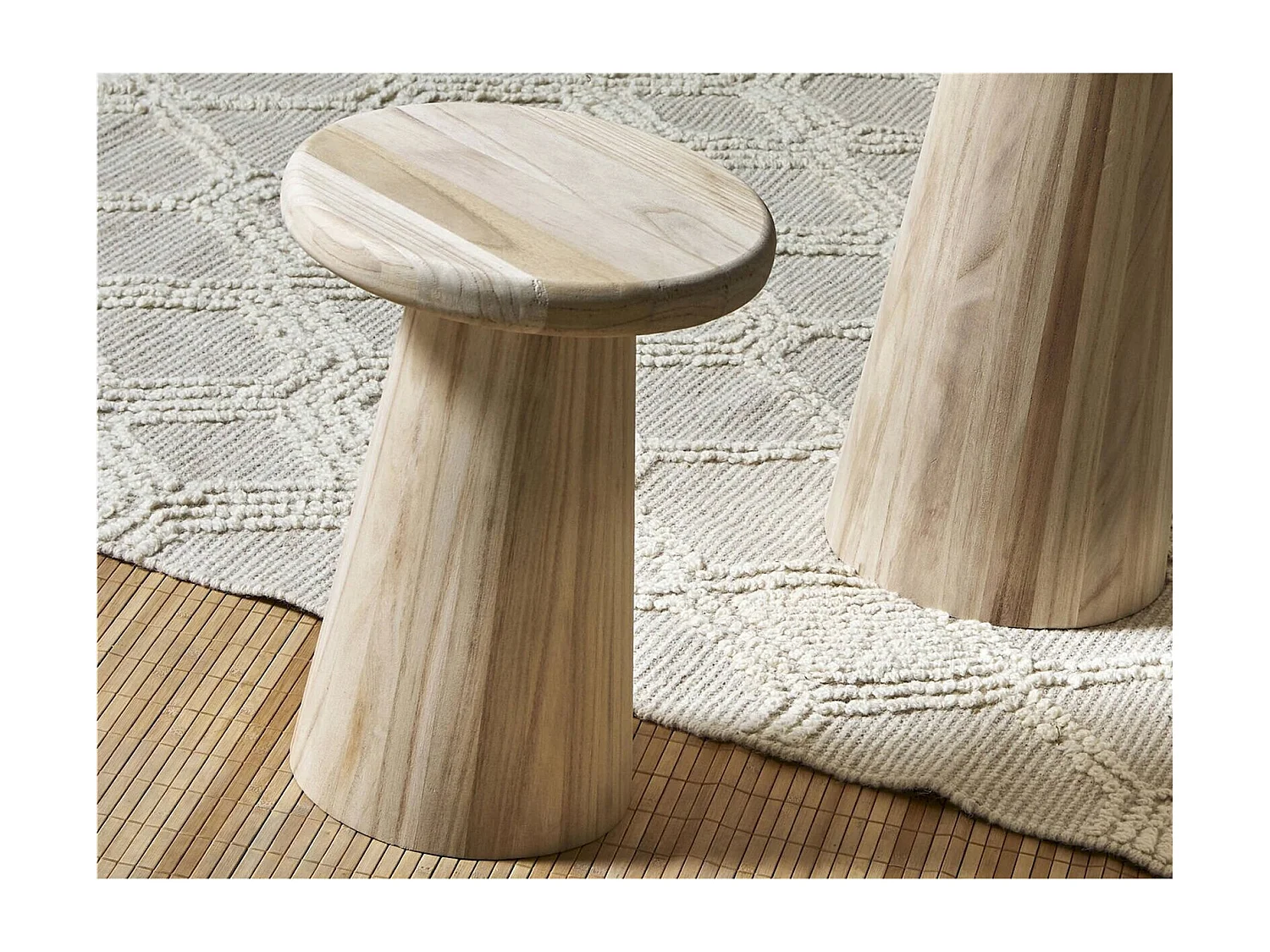Table basse ronde en bois naturel paulownia design épuré