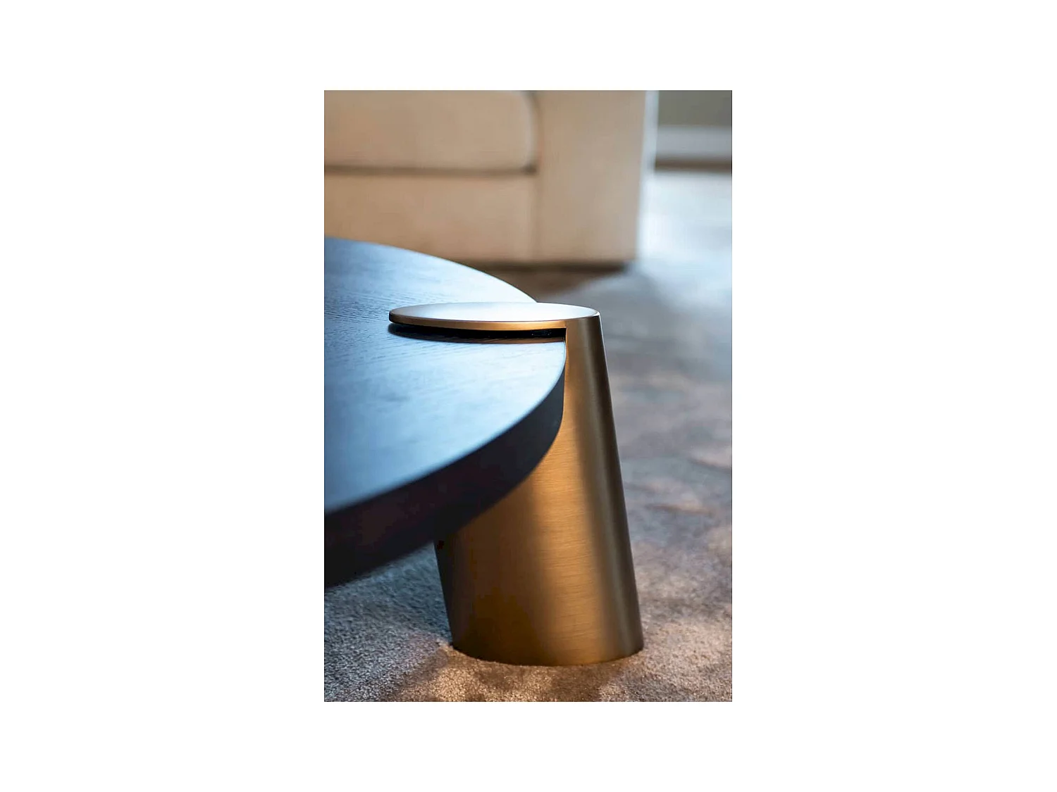 Table basse design ronde effet chêne et acier noir charbon