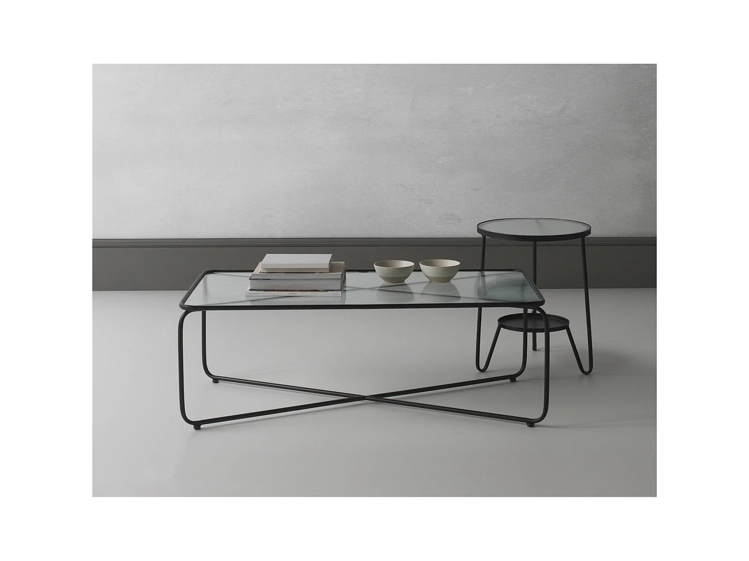 Table basse métal noir et verre design contemporain