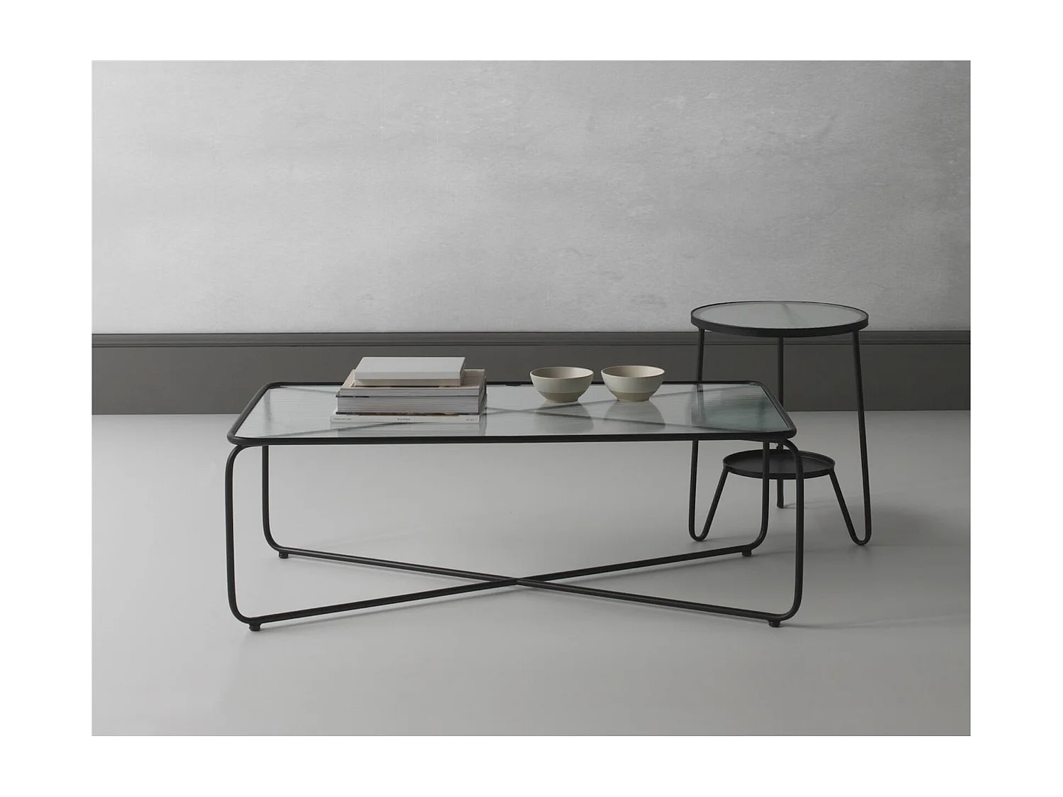 Table basse métal noir et verre design contemporain