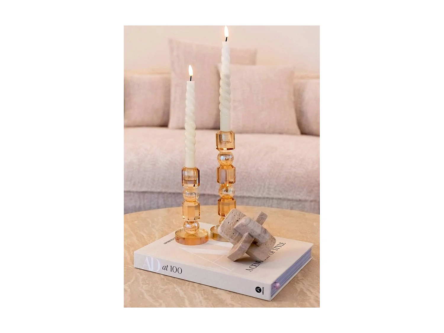 table basse ronde en travertin beige style contemporain