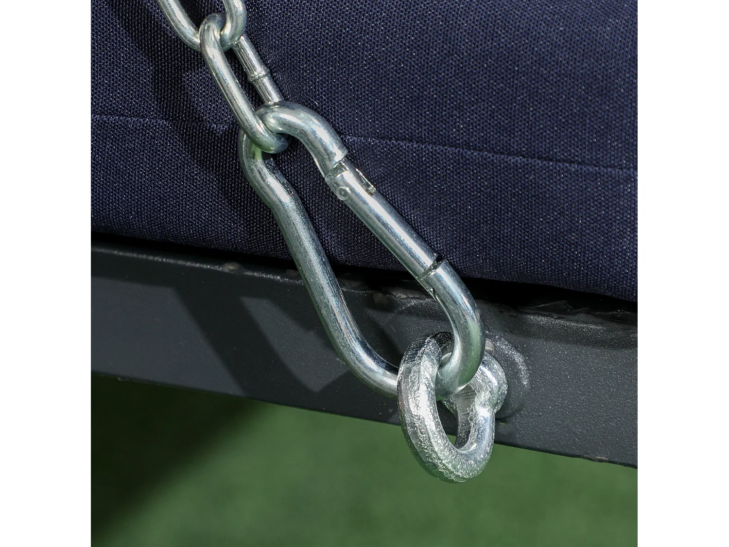 Banc de jardin balançoire 3 places, capacité 270 kg, structure en métal, avec toit réglable et coussins (198x118x168 cm)