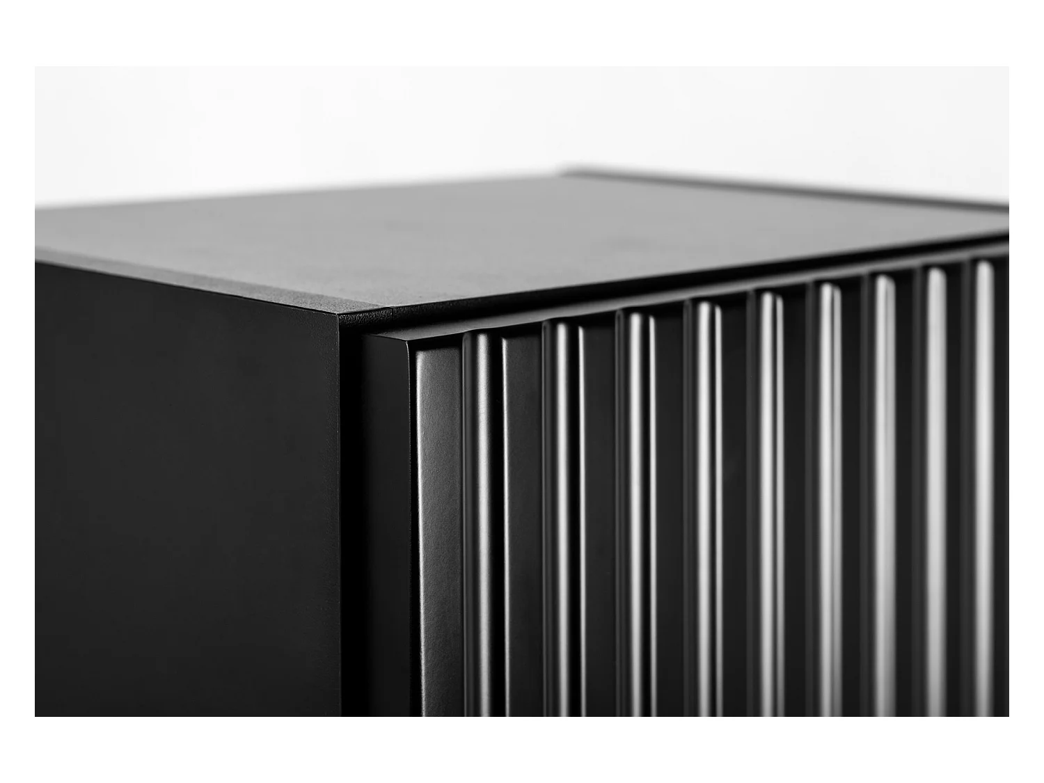 Colonne de salle de bain striée FLOW 136 cm noir