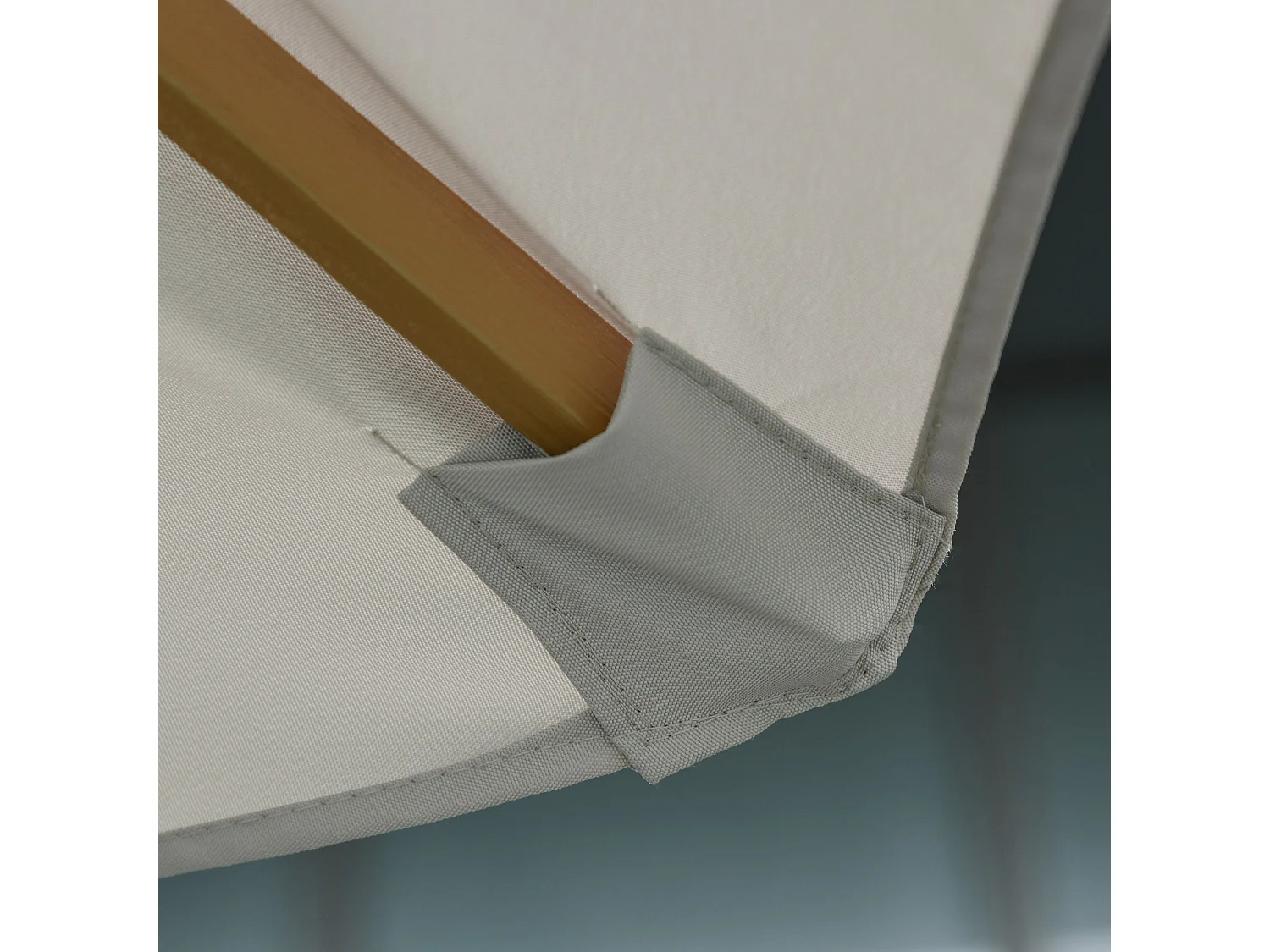 Houten, bamboe, grijze parasol (300x300x250 cm)