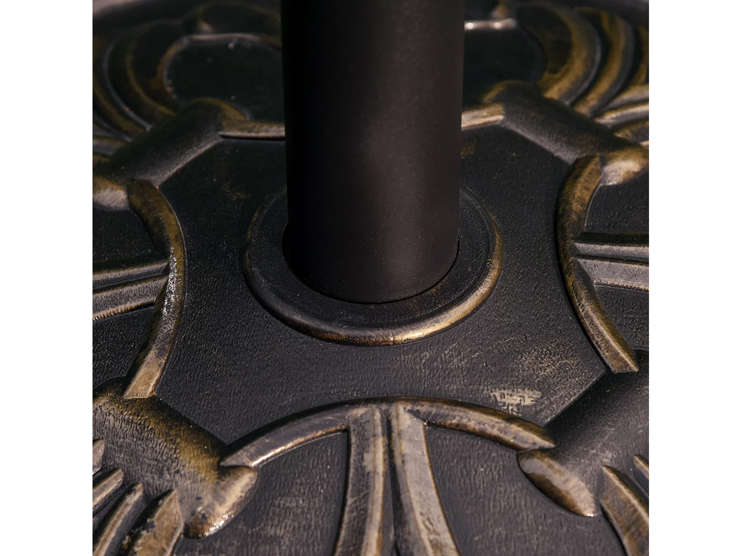 Stabiele parasolvoet van cement en kunststof, lila design, antiek brons (Ø48x34cm)