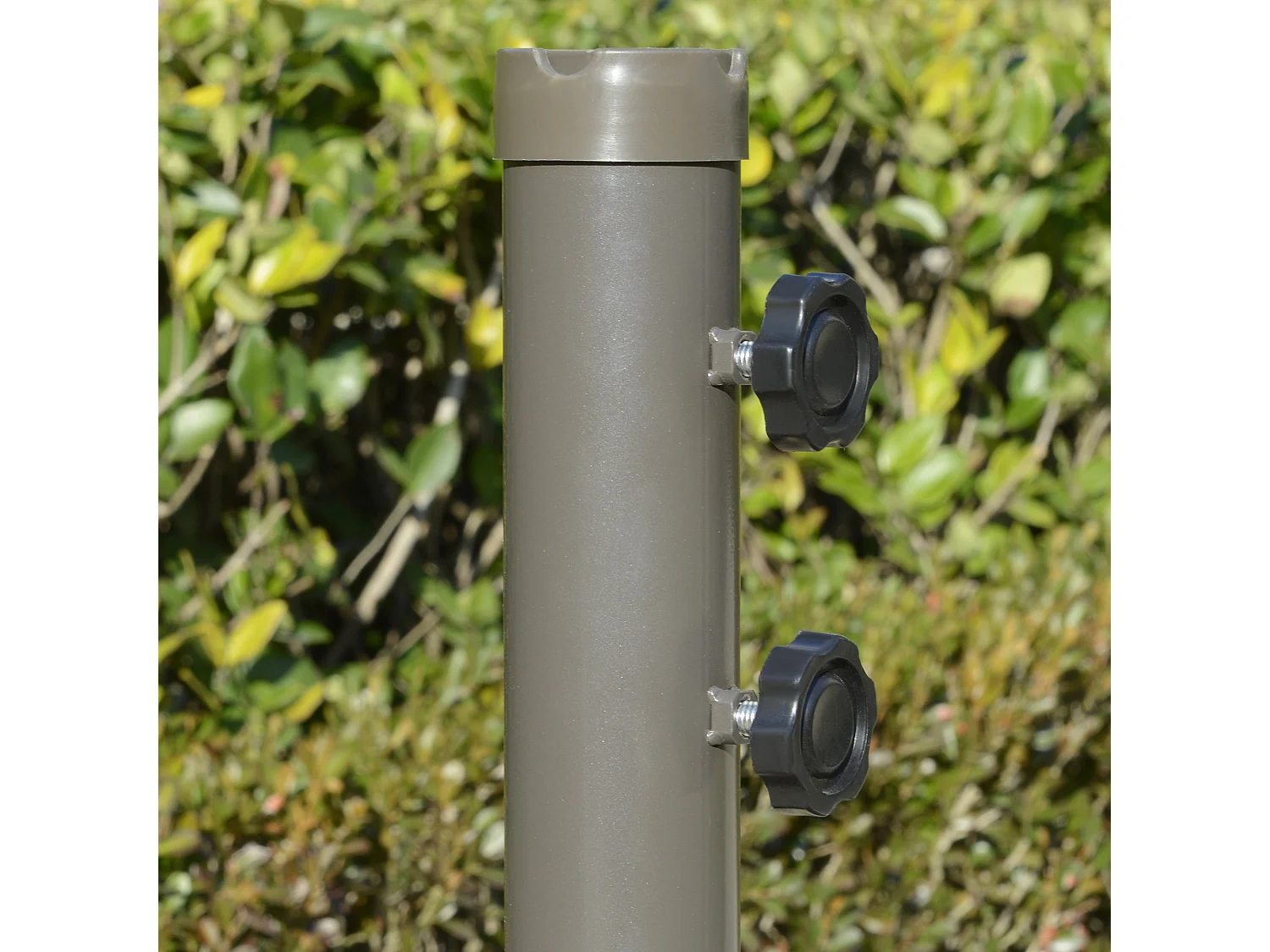 Parasol voladizo con manivela de doble techo, acero y poliéster, gris claro, base en cruz (267x267x245cm)