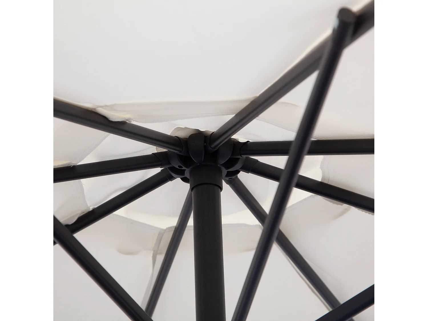 Parasol redondo descentrado con manivela, estructura de acero resistente, lona de poliéster color crema (300 x 300 x 200 cm)