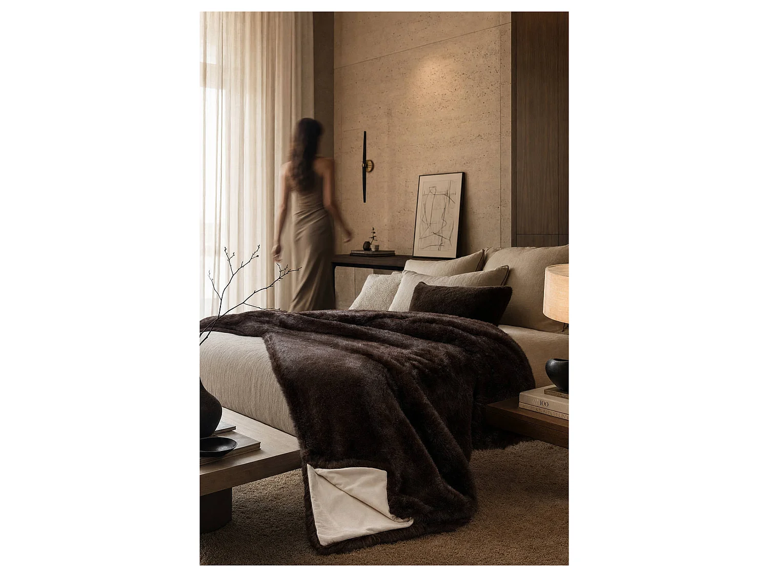 Couverture marron foncé en tissu doux