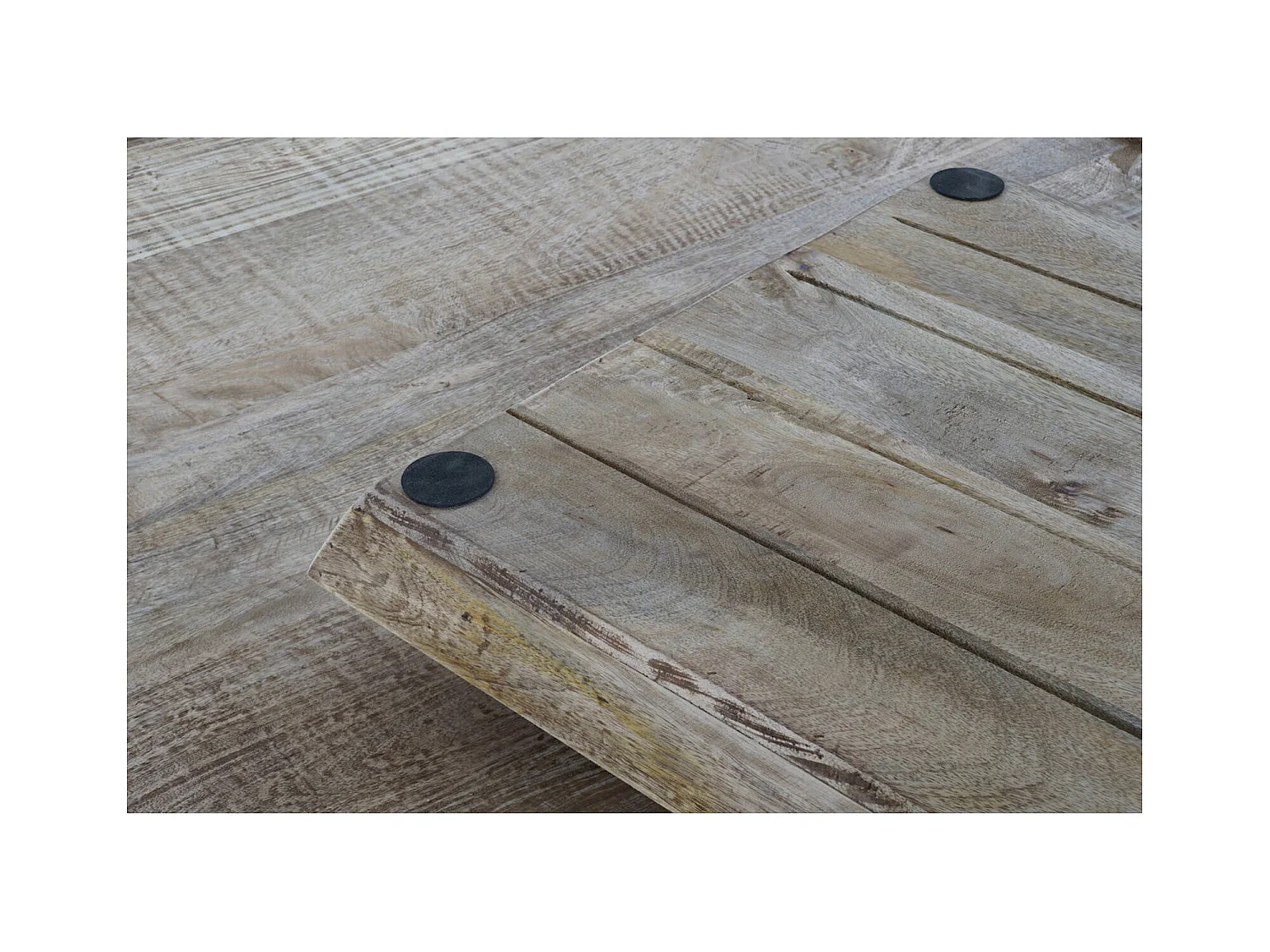 Table basse design en bois et métal pour salon moderne