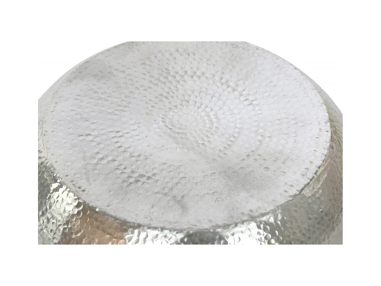 Table basse élégante argentée pour un intérieur chic