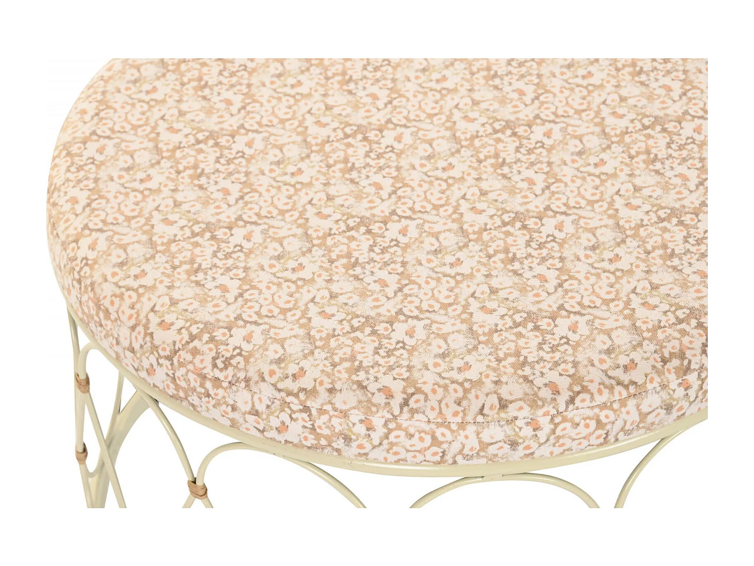 Table basse rotin crème pour une touche élégante