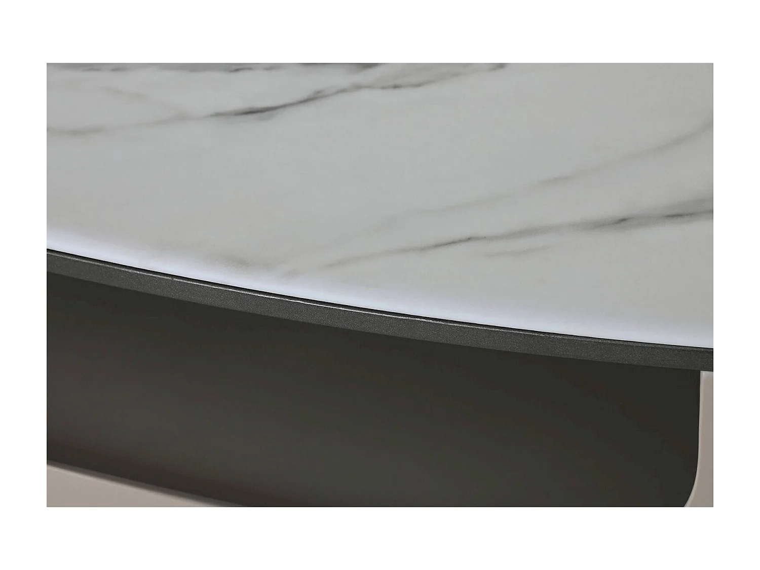 Table basse élégante en marbre et acier minimaliste